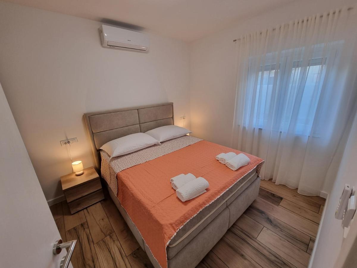 Apartament Lovre *
