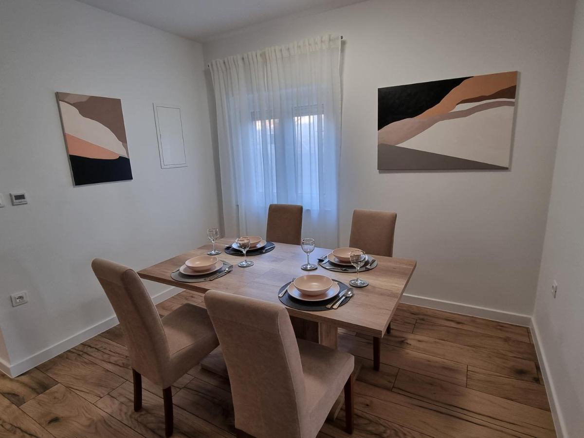 Apartament Lovre *
